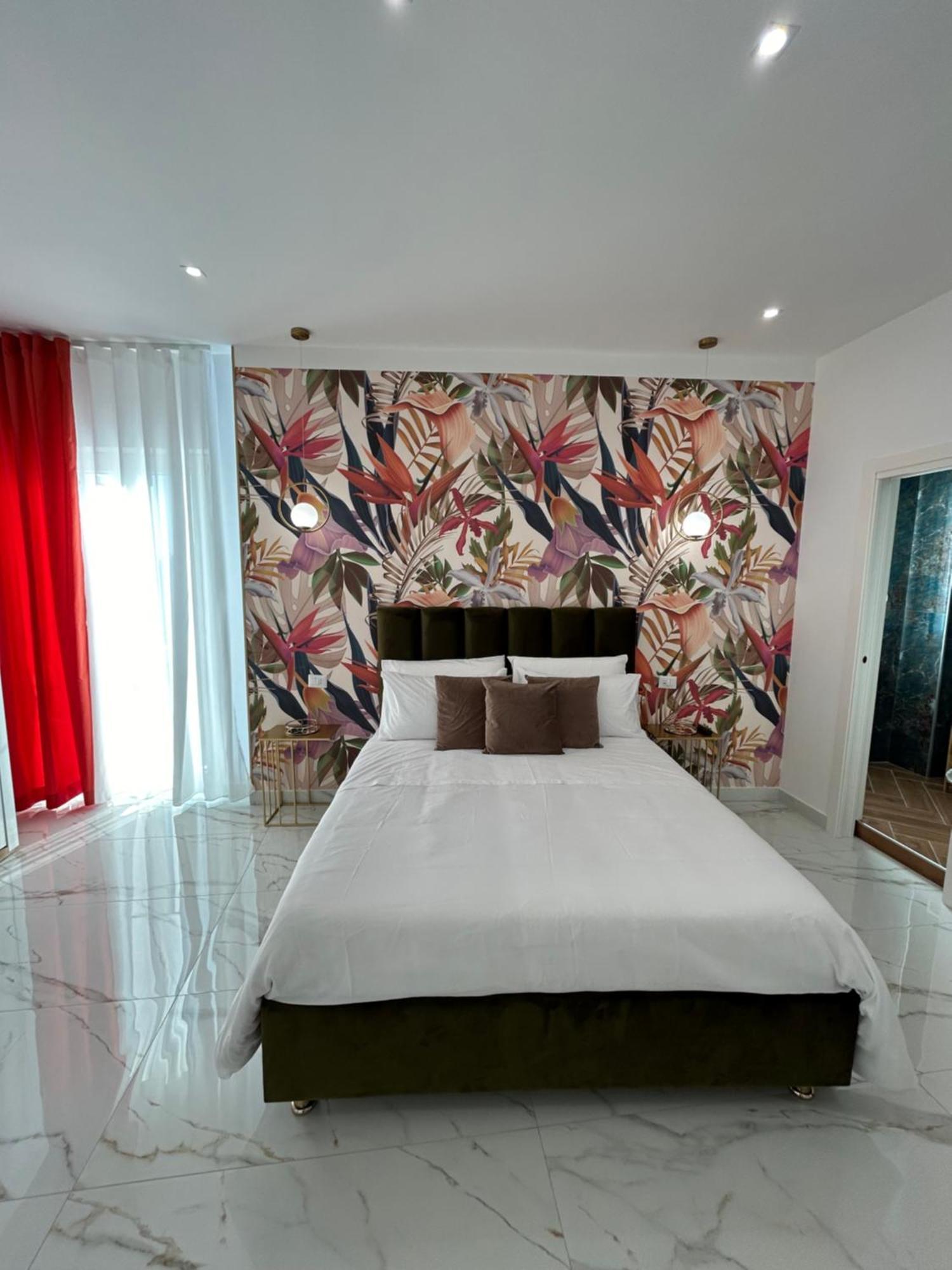 Savior Deluxe Rooms Наполи Екстериор снимка