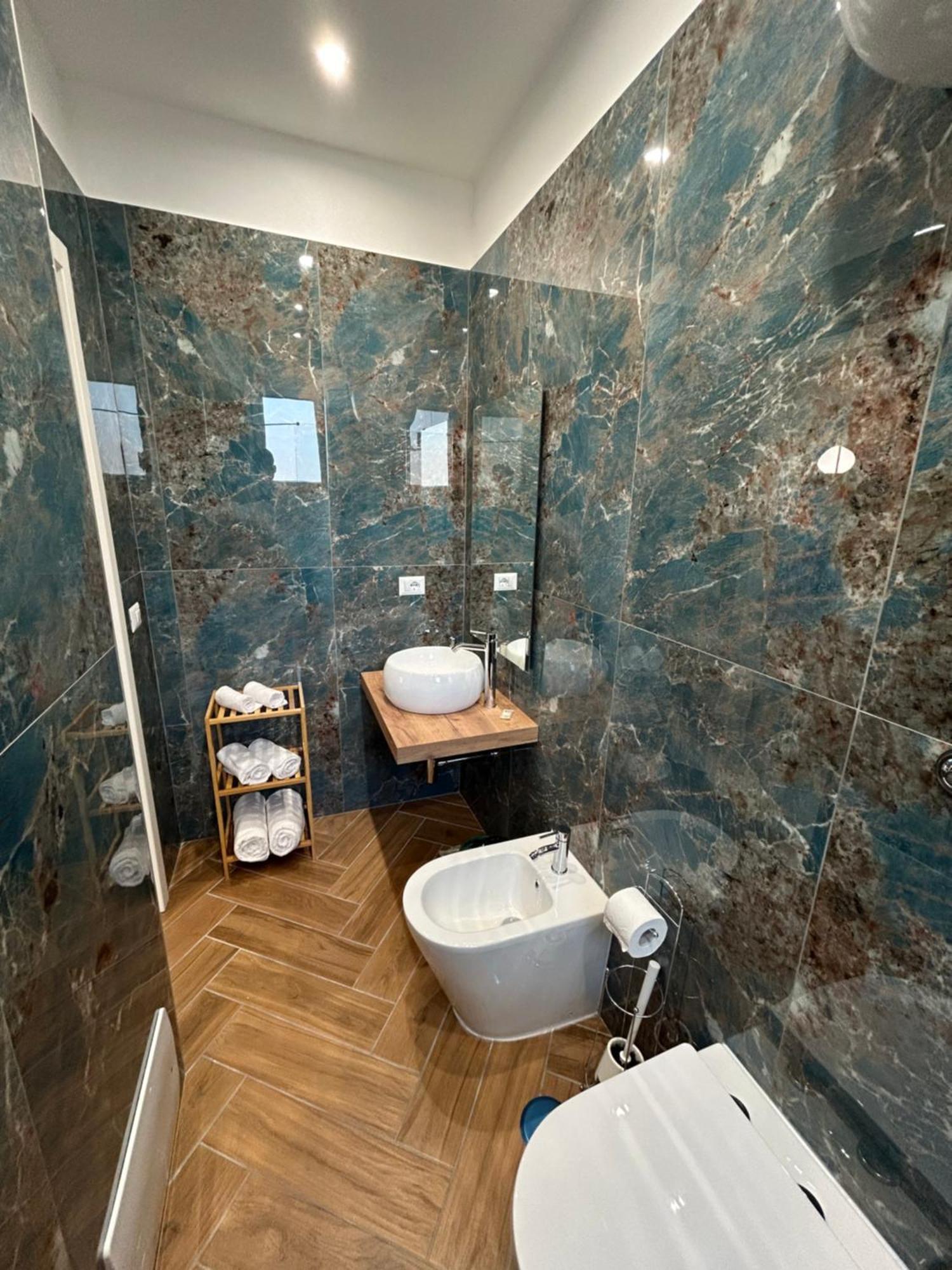 Savior Deluxe Rooms Наполи Екстериор снимка