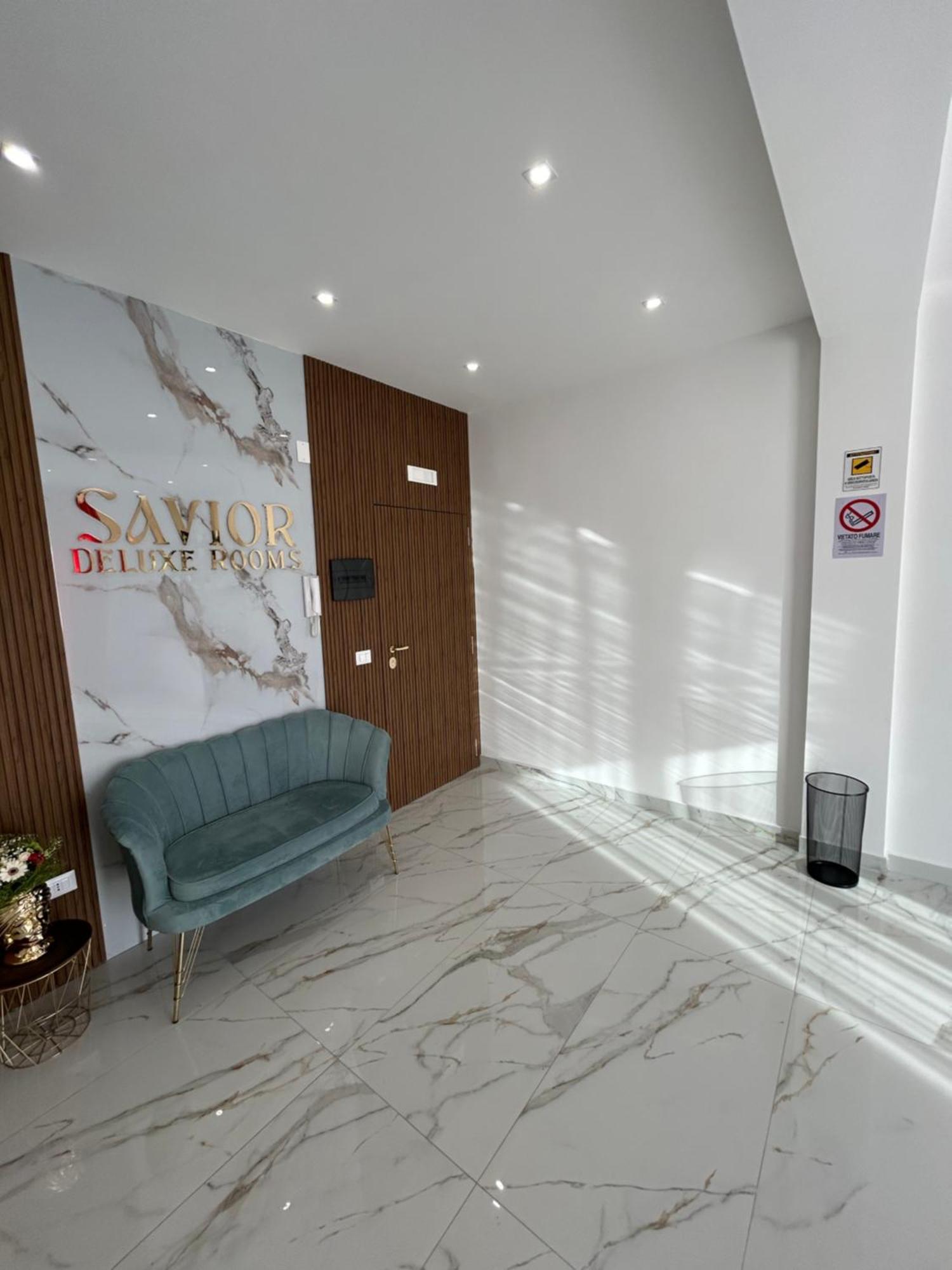 Savior Deluxe Rooms Наполи Екстериор снимка