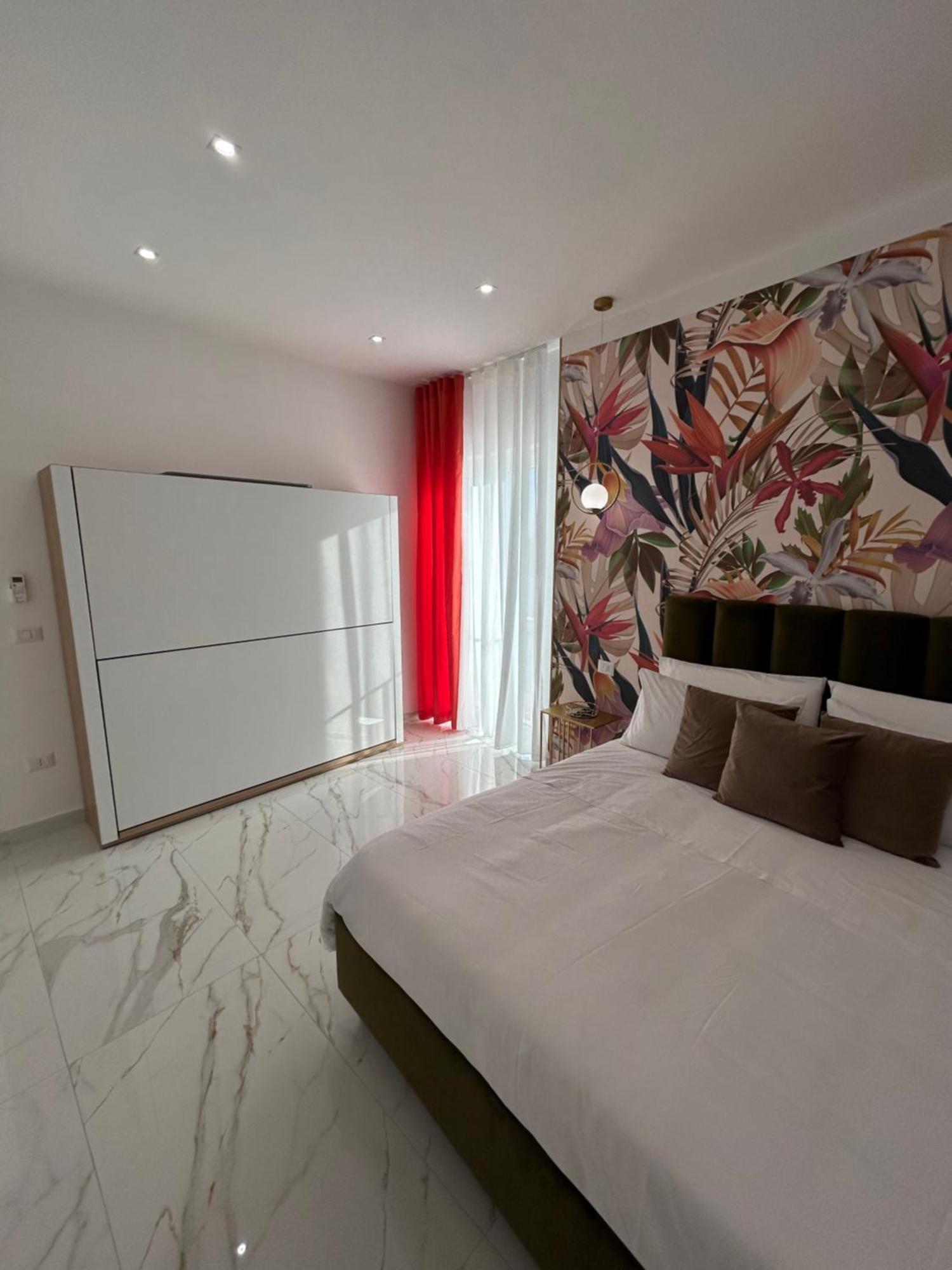 Savior Deluxe Rooms Наполи Екстериор снимка