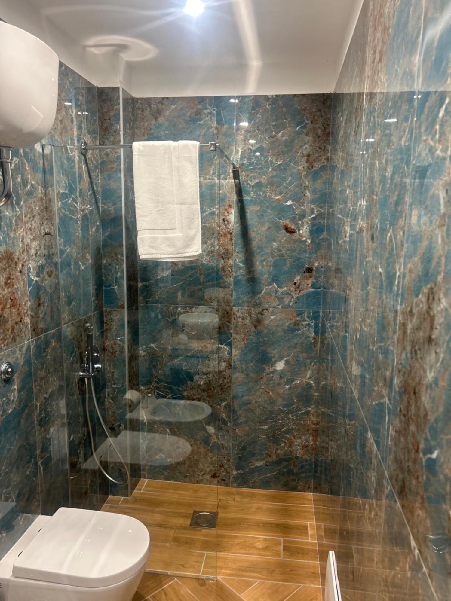 Savior Deluxe Rooms Наполи Екстериор снимка