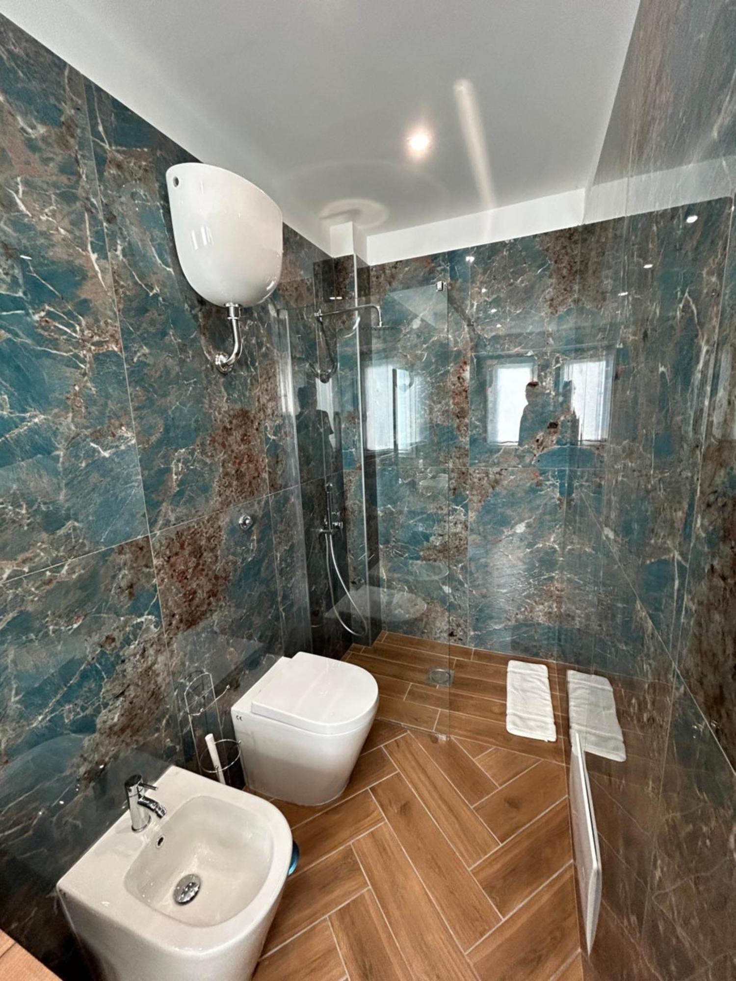 Savior Deluxe Rooms Наполи Екстериор снимка